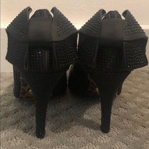 Betsy Johnson Black Bow Heels